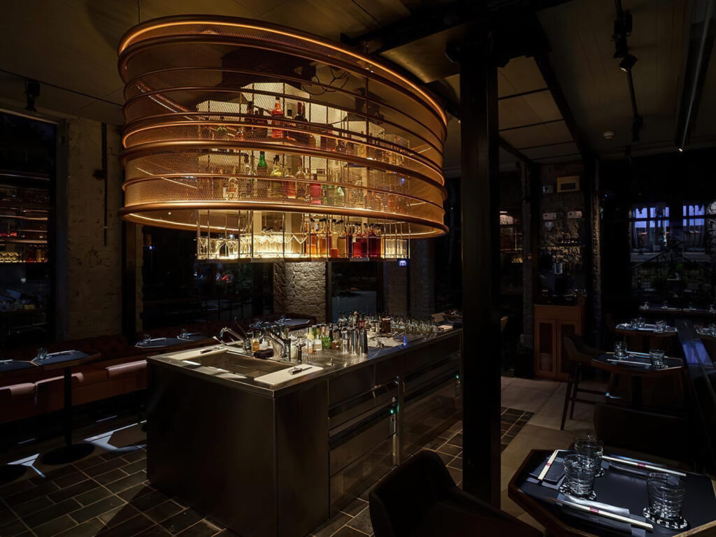 Барный остров в коктейльной лаборатории «7to1 Lab»