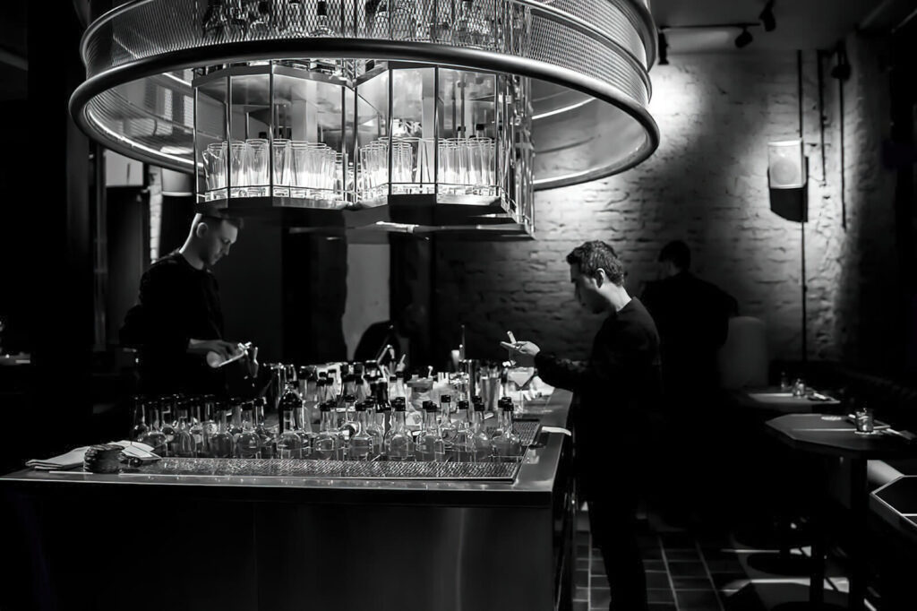 Барный остров в коктейльной лаборатории «7to1 Lab»