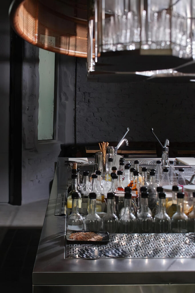 Барный остров в коктейльной лаборатории «7to1 Lab»