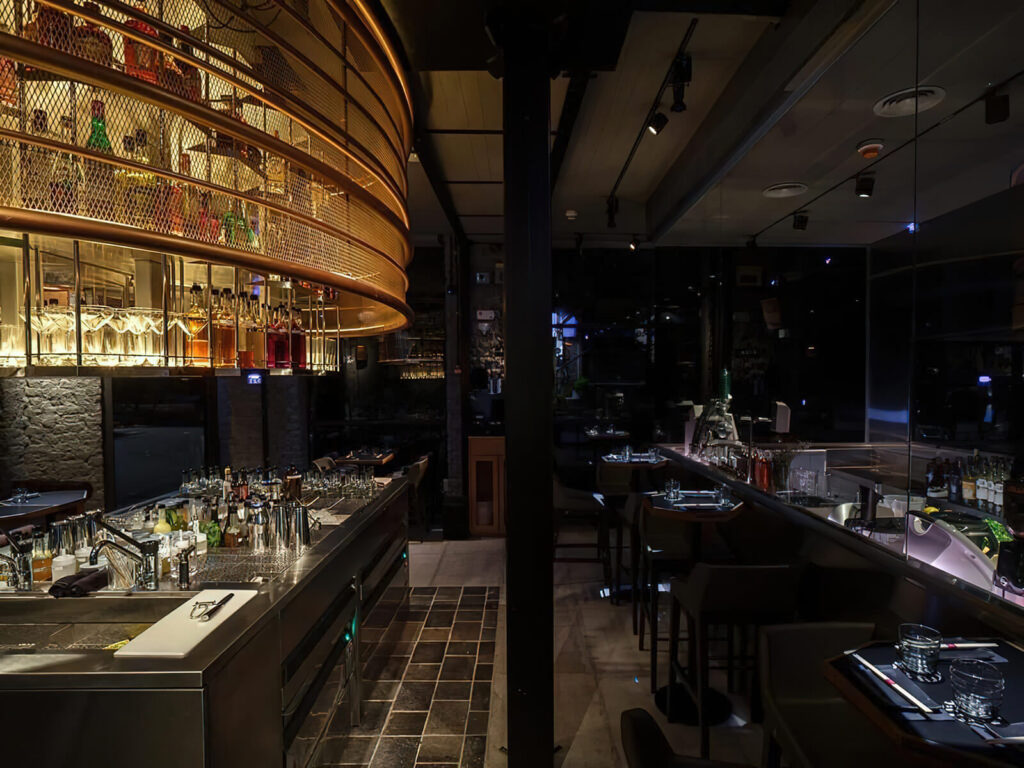 Барный остров в коктейльной лаборатории «7to1 Lab»