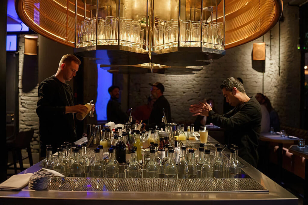 Барный остров в коктейльной лаборатории «7to1 Lab»