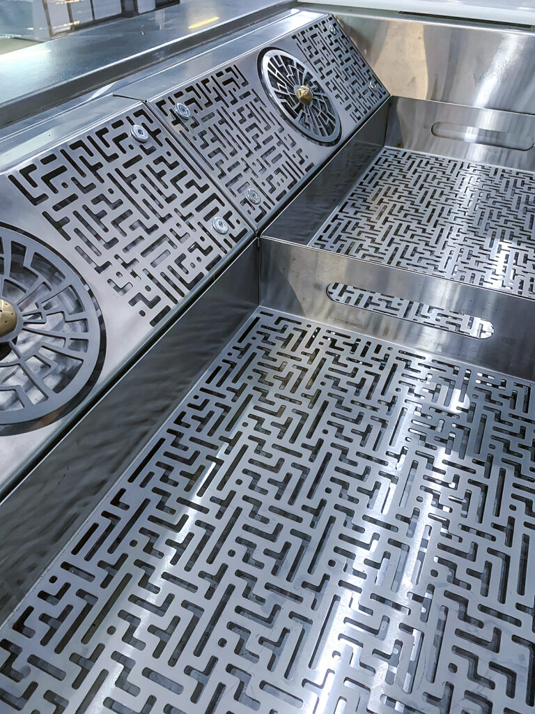 Барный остров. Финальная сборка для отправки в коктейльную лабораторию «7to1 Lab»