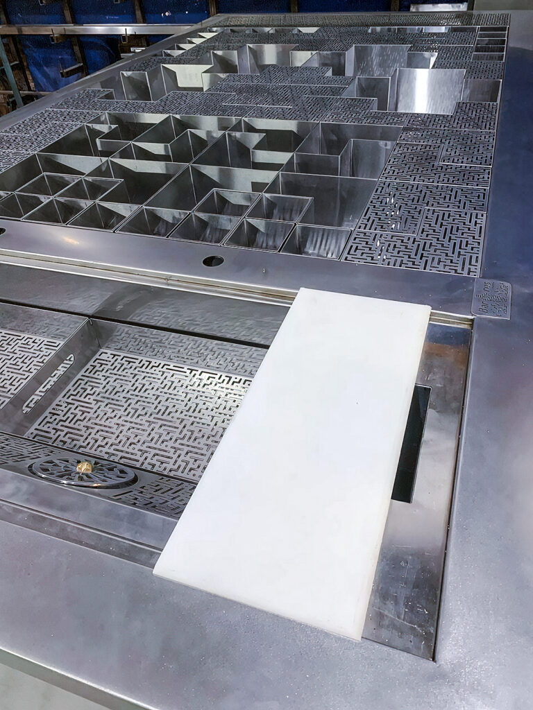 Барный остров. Финальная сборка для отправки в коктейльную лабораторию «7to1 Lab»