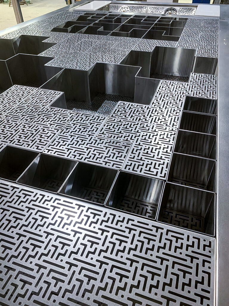 Барный остров. Финальная сборка для отправки в коктейльную лабораторию «7to1 Lab»