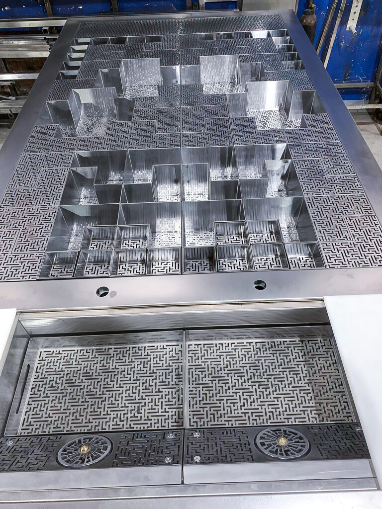 Барный остров. Финальная сборка для отправки в коктейльную лабораторию «7to1 Lab»