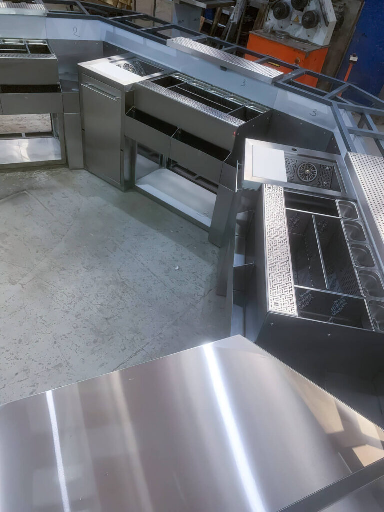 Рабочее пространство бармена в форме гексагона. Дневник мануфактуры #1