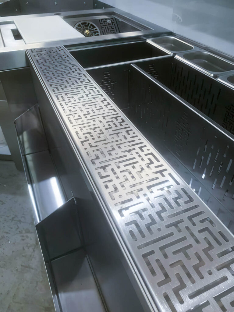 Рабочее пространство бармена в форме гексагона. Дневник мануфактуры #1