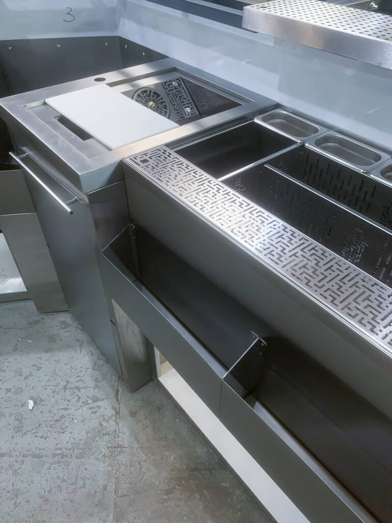 Рабочее пространство бармена в форме гексагона. Дневник мануфактуры #1