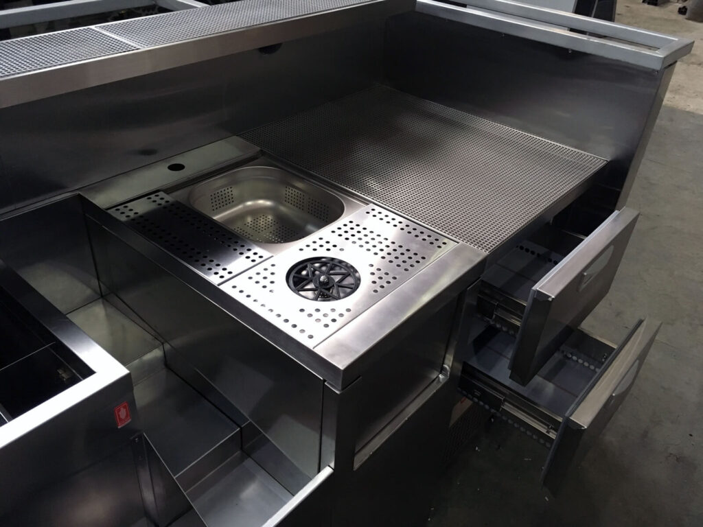 Барная станция и сопутствующее барное нейтральное оборудование