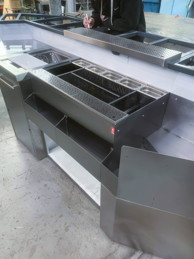 Рабочее пространство бармена в форме гексагона. Дневник мануфактуры #1