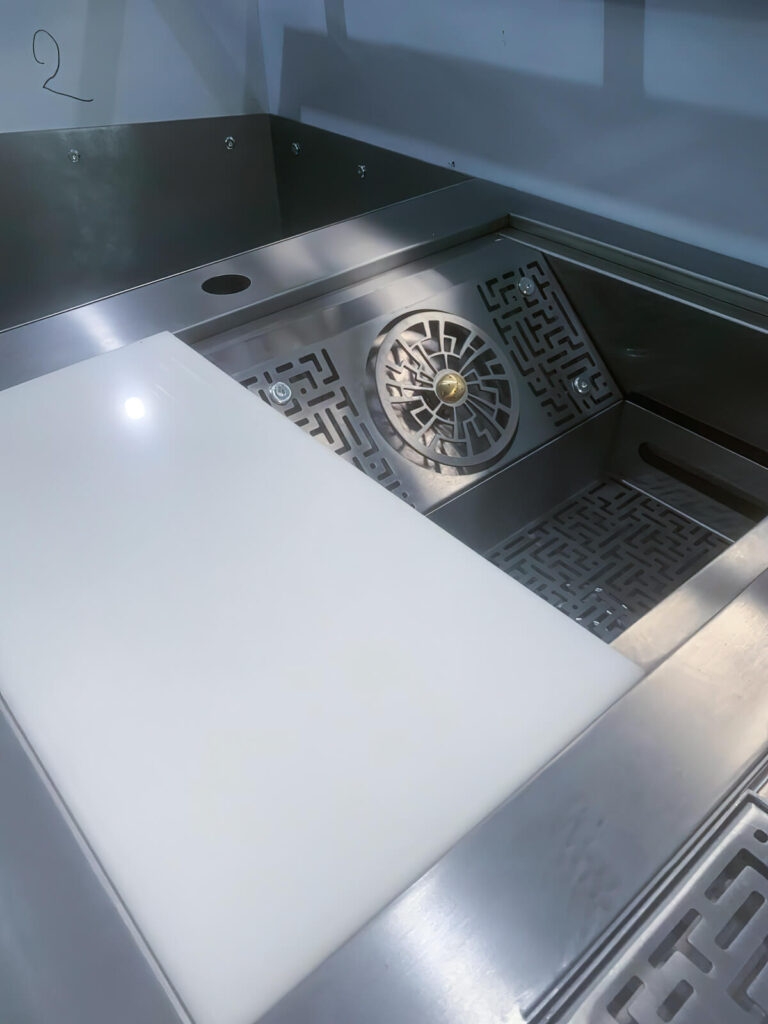 Рабочее пространство бармена в форме гексагона. Дневник мануфактуры #1