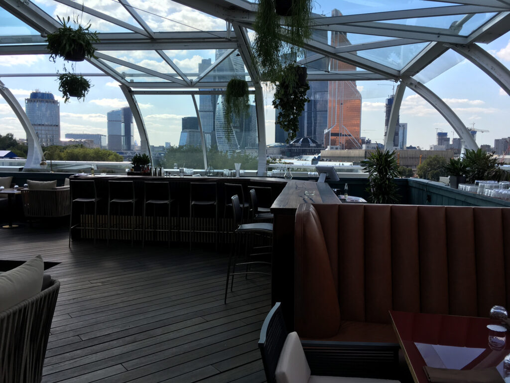 Барное нейтральное оборудование для ресторана «Maybe.»