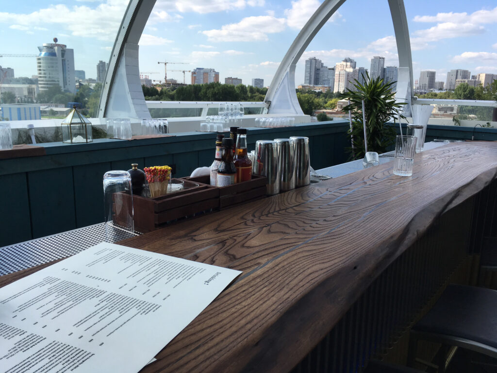 Барное нейтральное оборудование для ресторана «Maybe.»