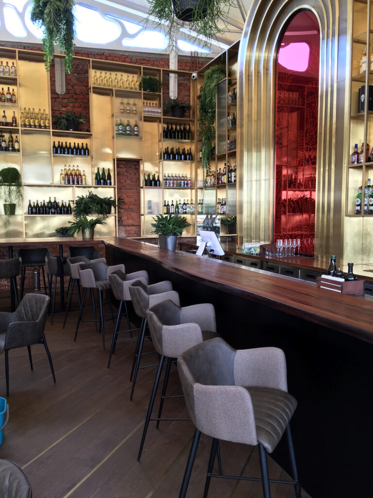 Барное нейтральное оборудование для ресторана «Maybe.»