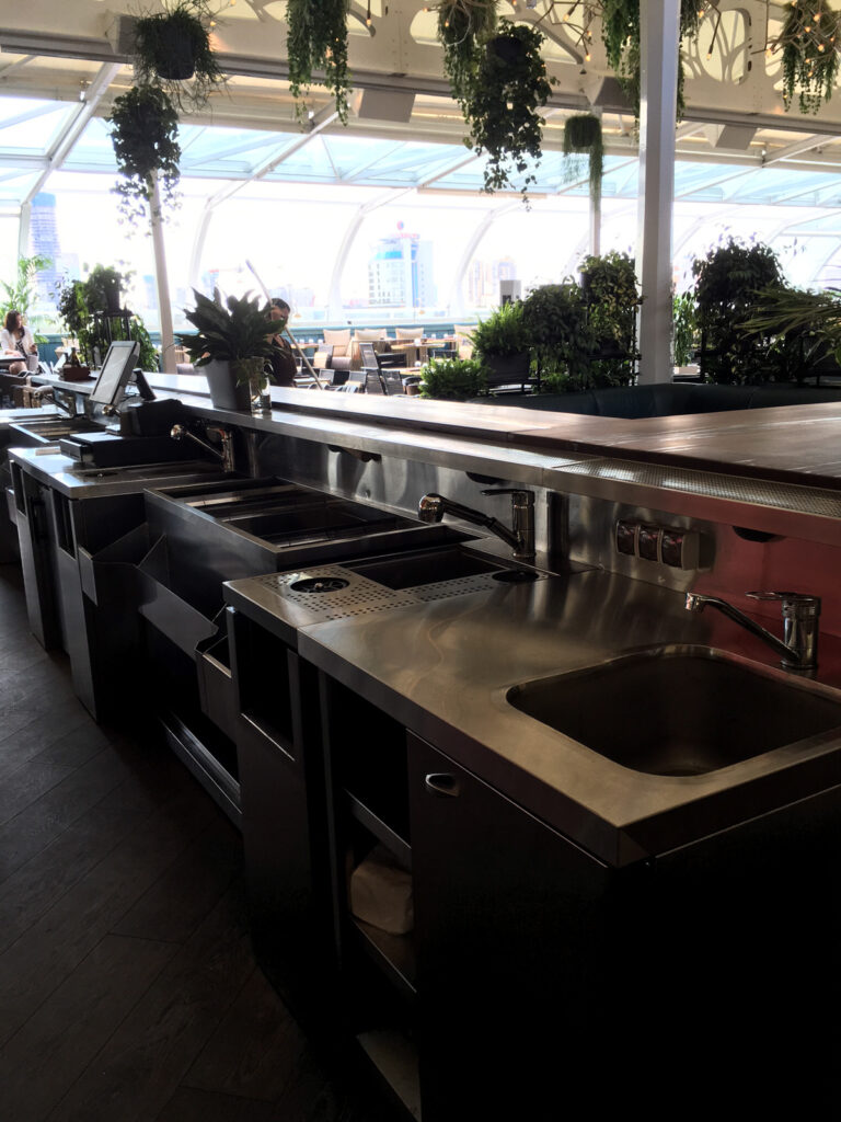 Барное нейтральное оборудование для ресторана «Maybe.»