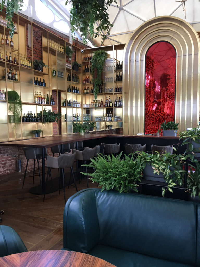 Барное нейтральное оборудование для ресторана «Maybe.»