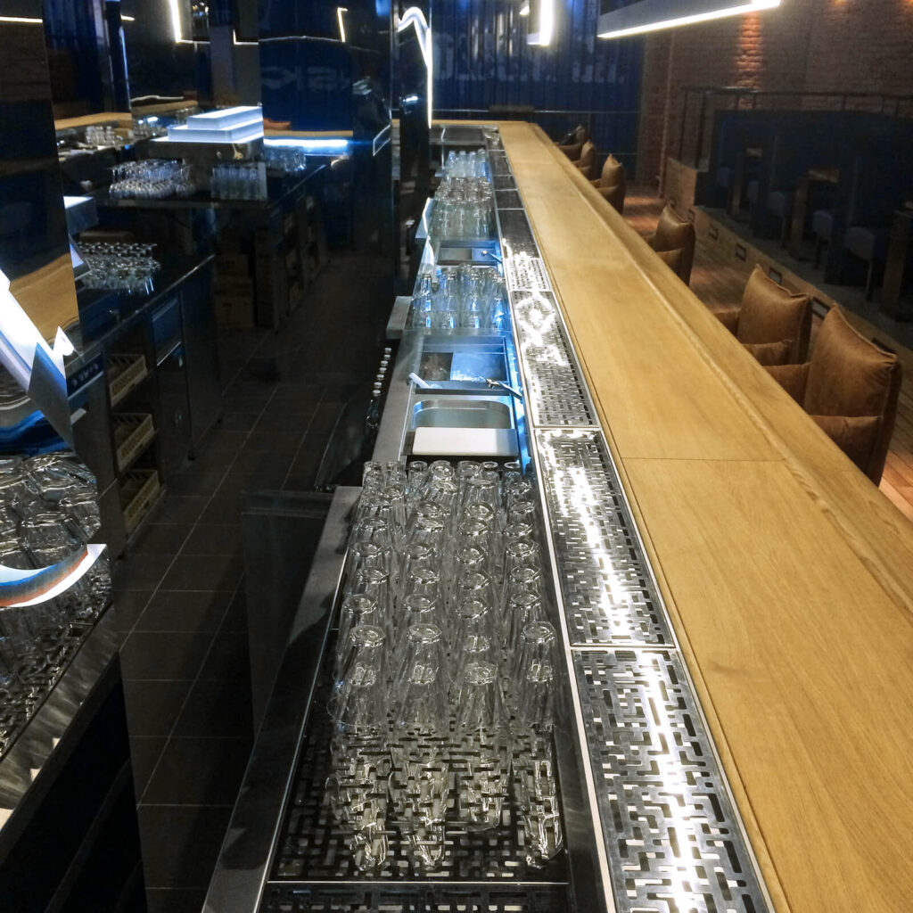 Барное нейтральное оборудование в музыкальном баре «Мумий Тролль»