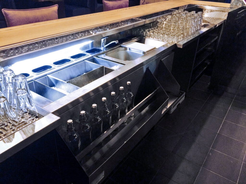 Барное нейтральное оборудование в музыкальном баре «Мумий Тролль»