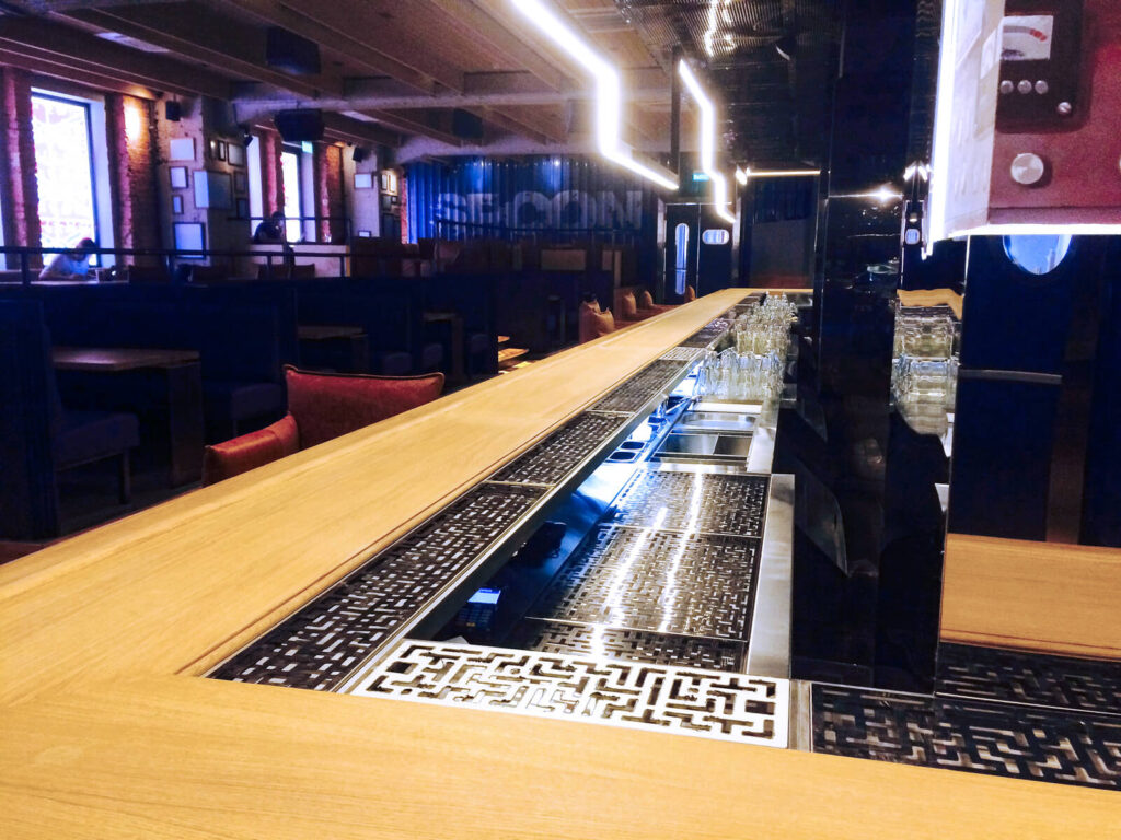 Барное нейтральное оборудование в музыкальном баре «Мумий Тролль»