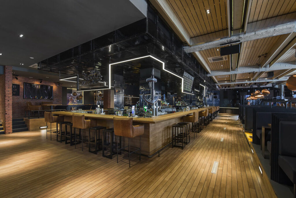 Барное нейтральное оборудование в музыкальном баре «Мумий Тролль»