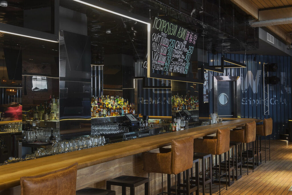 Барное нейтральное оборудование в музыкальном баре «Мумий Тролль»