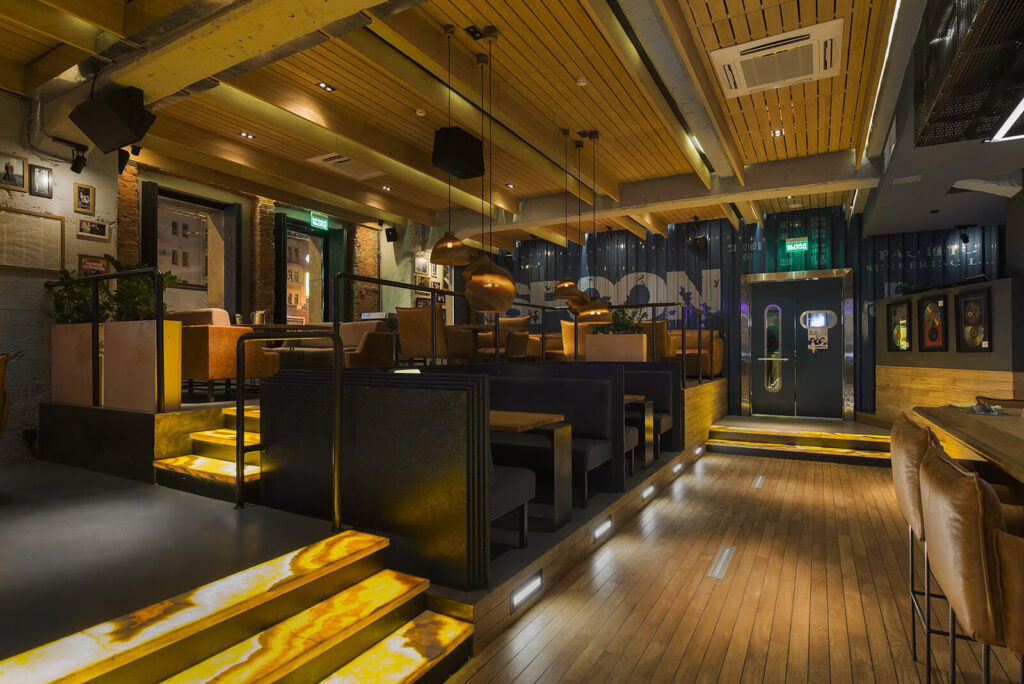 Барное нейтральное оборудование в музыкальном баре «Мумий Тролль»