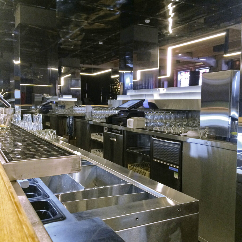 Барное нейтральное оборудование в музыкальном баре «Мумий Тролль»