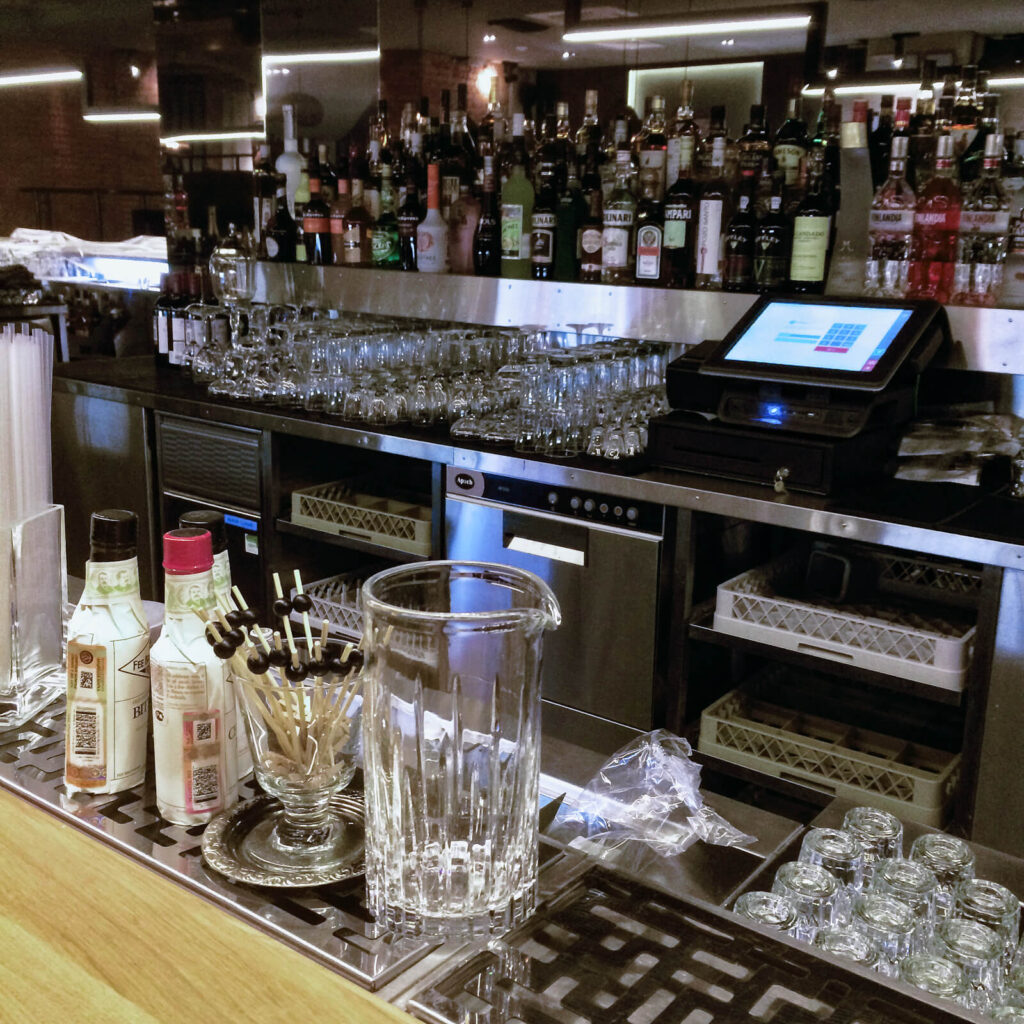 Барное нейтральное оборудование в музыкальном баре «Мумий Тролль»