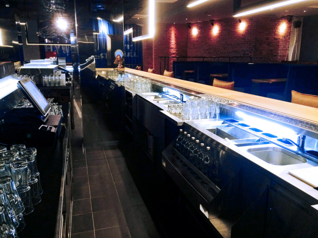 Барное нейтральное оборудование в музыкальном баре «Мумий Тролль»