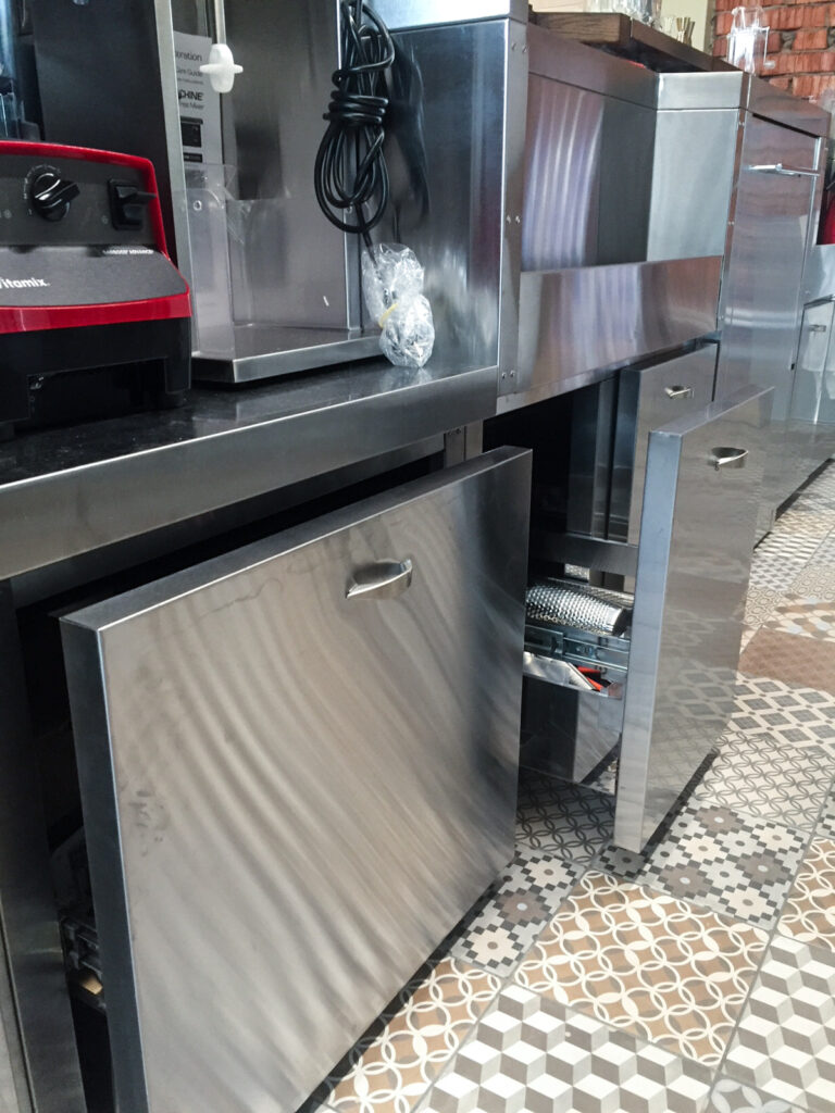 Барное нейтральное оборудование в «Учебном центра Романа Торощина»