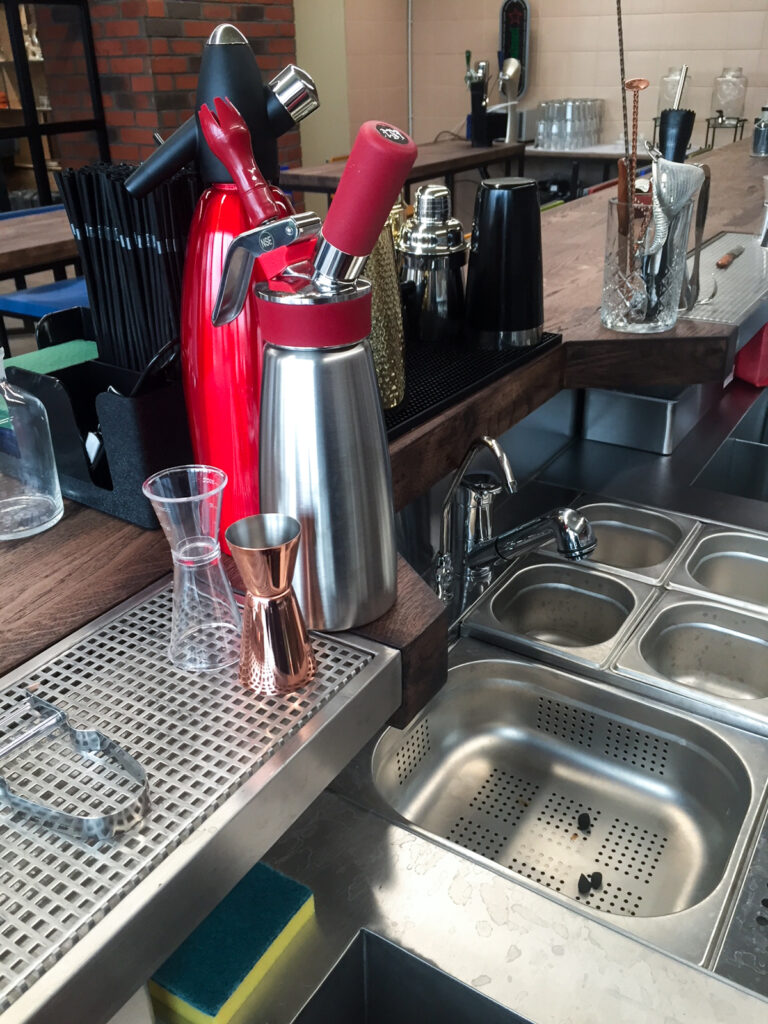 Барное нейтральное оборудование в «Учебном центра Романа Торощина»