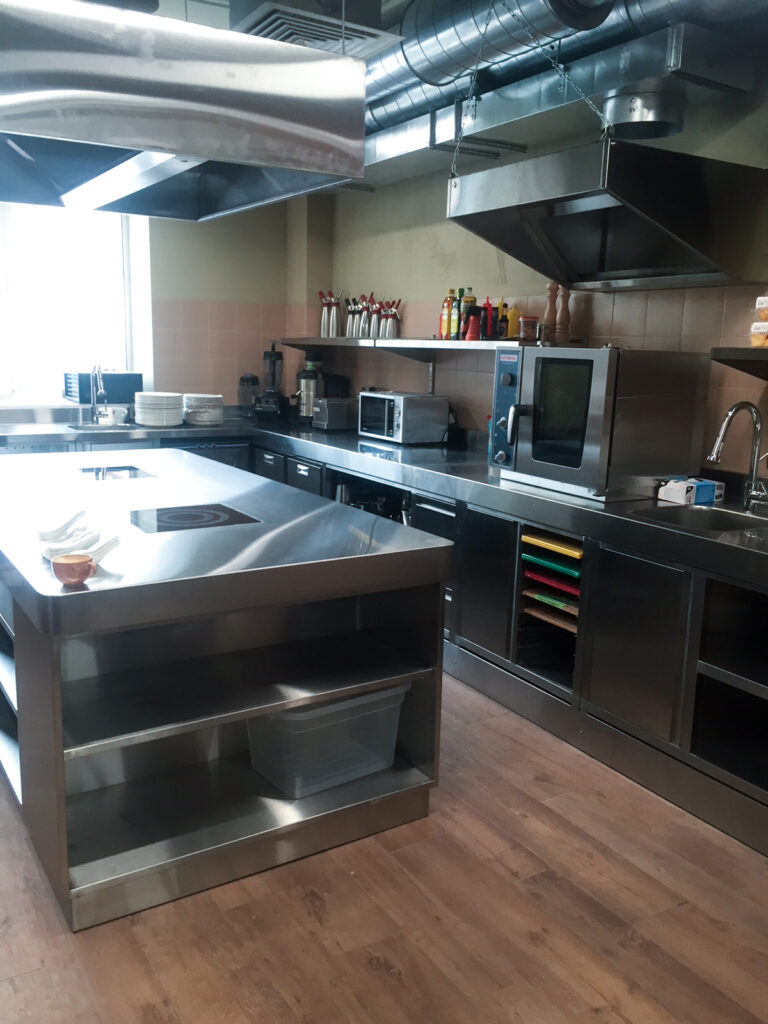 Барное нейтральное оборудование в «Учебном центра Романа Торощина»