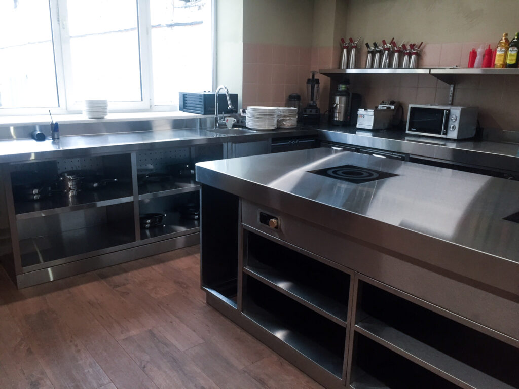 Барное нейтральное оборудование в «Учебном центра Романа Торощина»