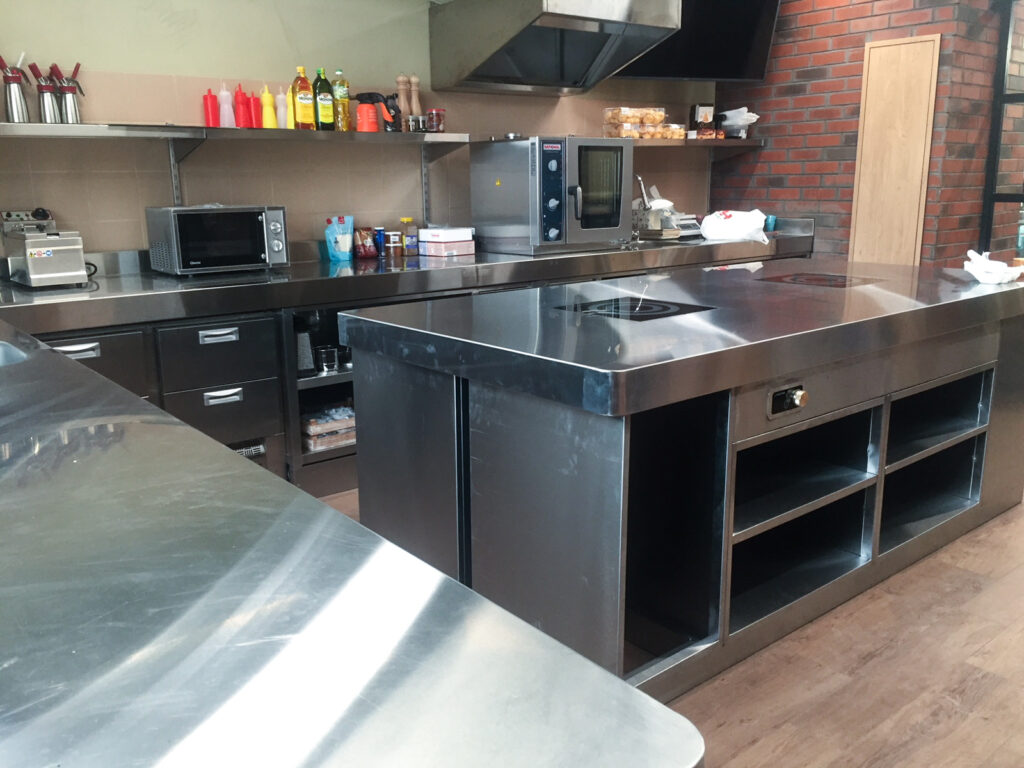 Барное нейтральное оборудование в «Учебном центра Романа Торощина»