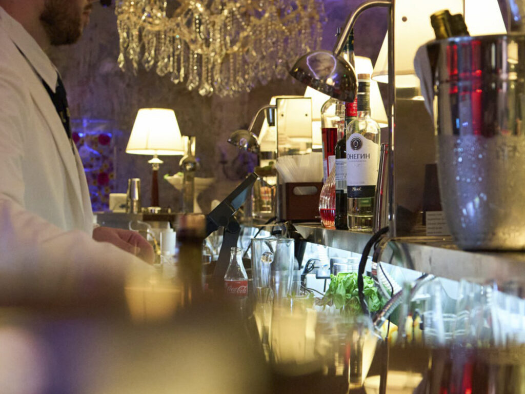 Барное нейтральное оборудование для лаунж-бара «Sobranie XIX»